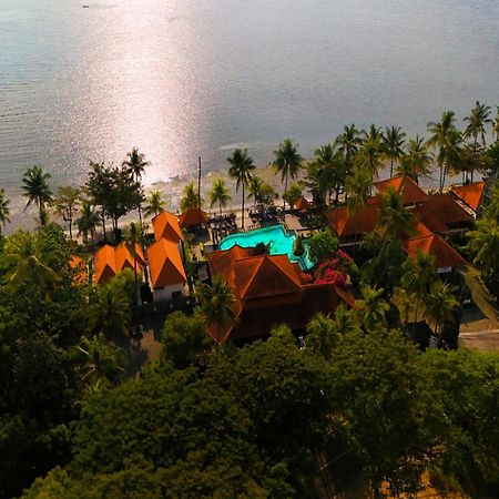 Nugraha Lovina Seaview Resort & Spa Exterior foto